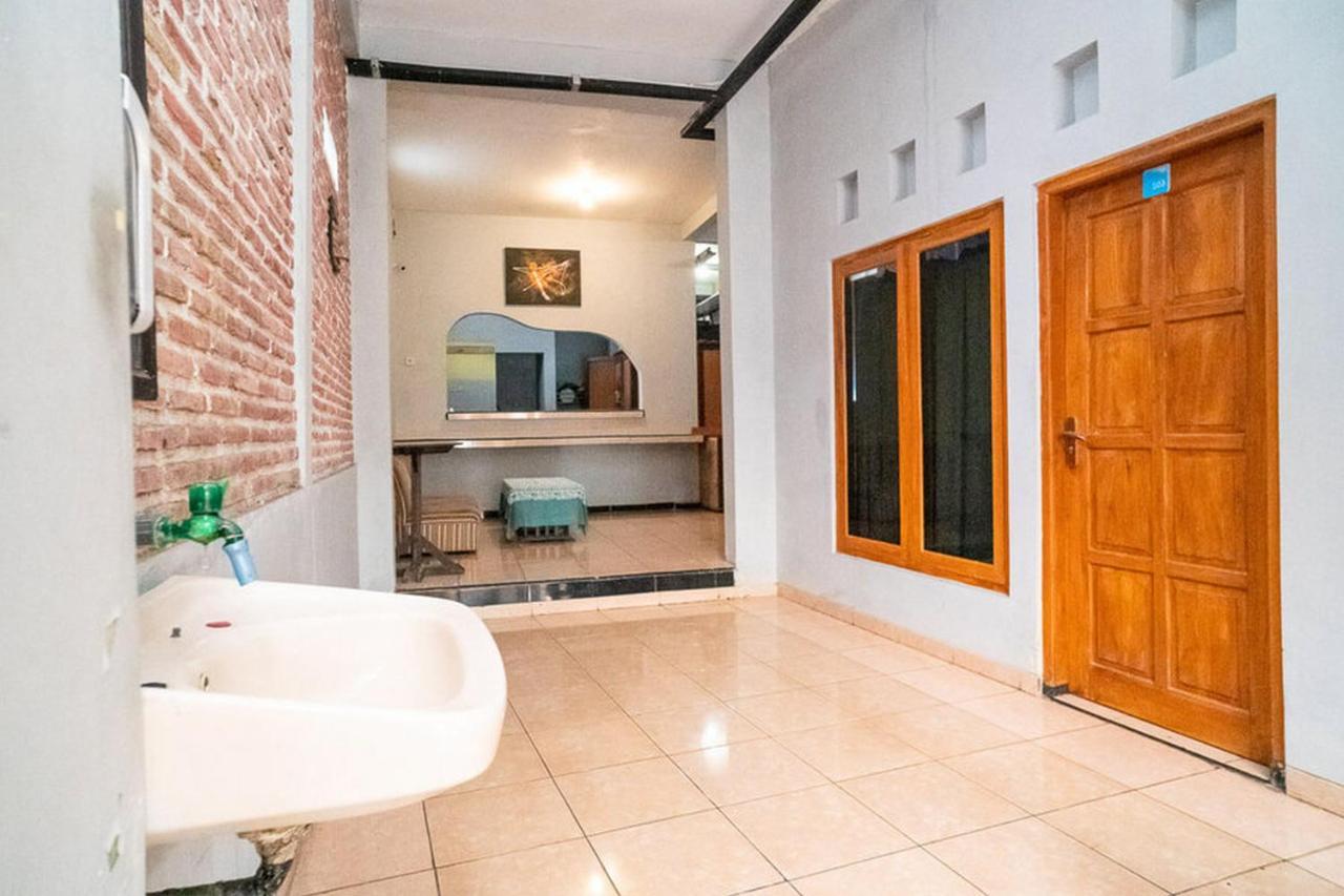 Jotel Guest House Mitra Reddoorz Pulauberayan Екстер'єр фото